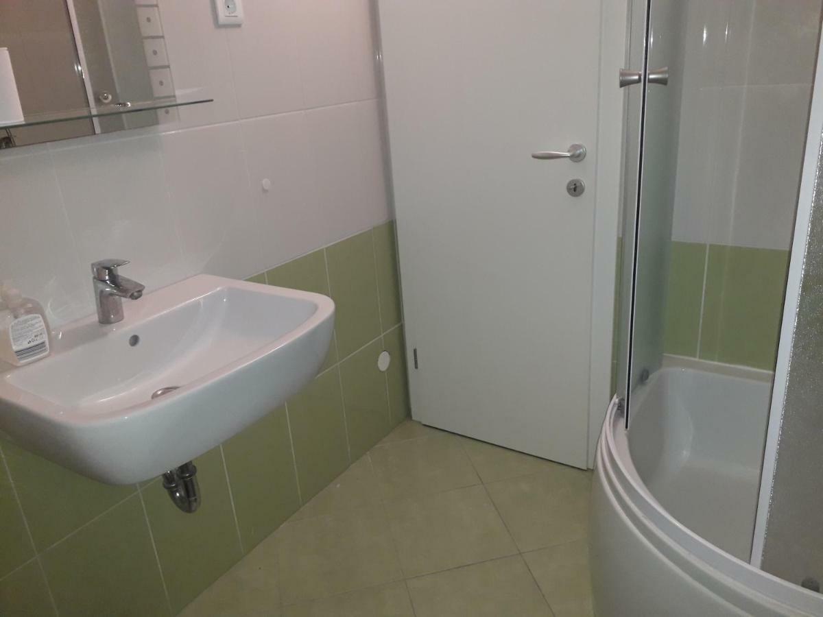 Apartmani Mara I Kata Omiš Exterior foto