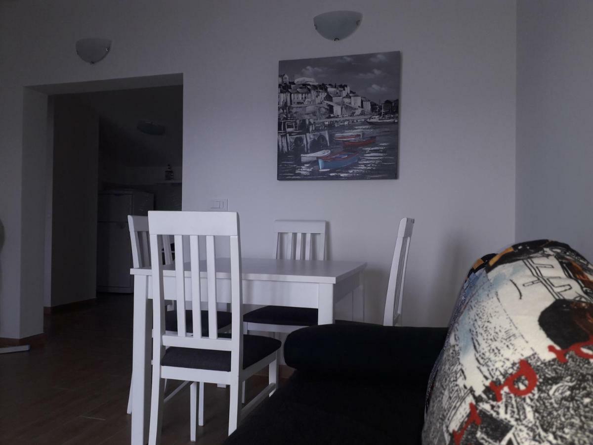 Apartmani Mara I Kata Omiš Exterior foto